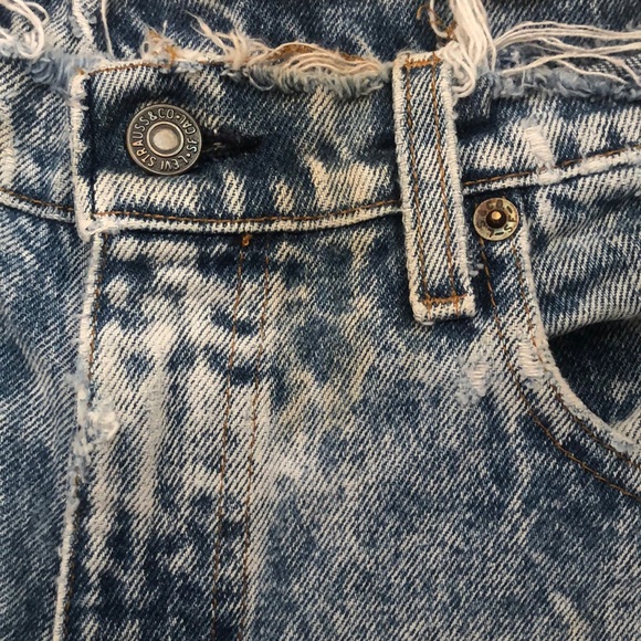 Vintage Levi shorts - Picture 4 of 6